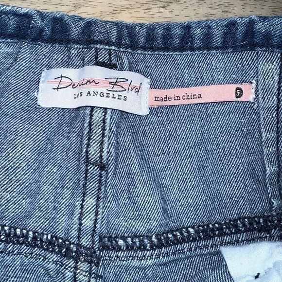 Denim Blvd. High Waisted Straight Leg Jeans, Front Seam Detail, Junior’s Size 5 - Picture 3 of 11